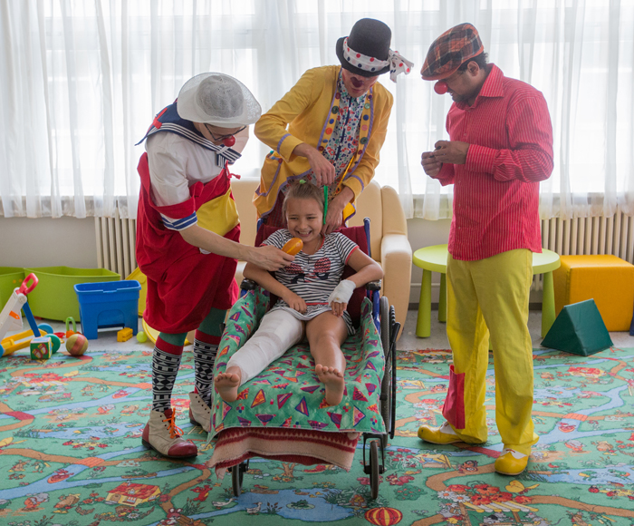 КЛОУН, КОТОРЫЙ ЖИВЕТ В БОЛЬНИЦЕ